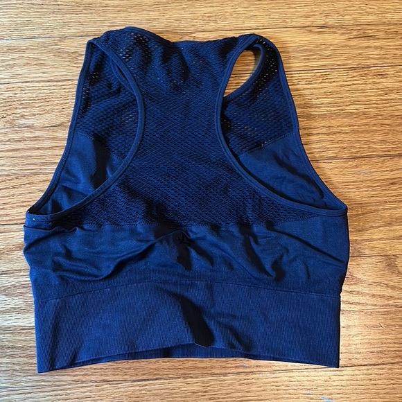 Stretchy Black Razor Back Mesh Workout Top - Picture 4 of 4